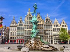Belgium-Antwerp-Grote-Markt-Silvius-Brabo-statue