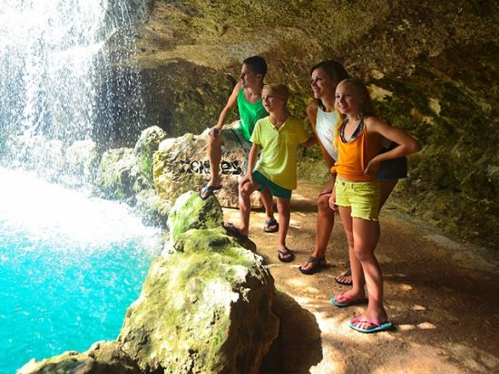 トゥルム遺跡＋五感で楽しむテーマパーク「センシス」 カリブ海と迷路のようなパークで遊びつくす＜英語ガイド／カンクン発＞