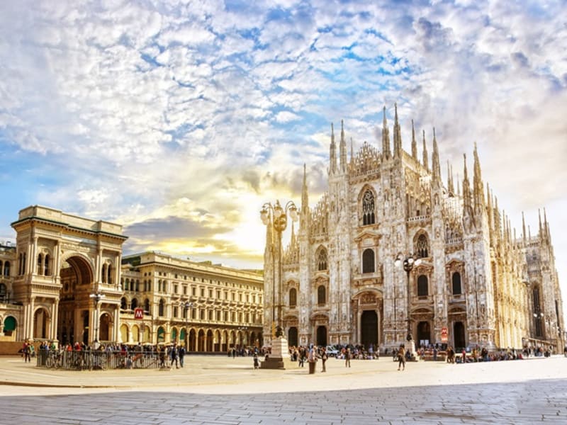 Cathedral Duomo di Milano_shutterstock_662857045