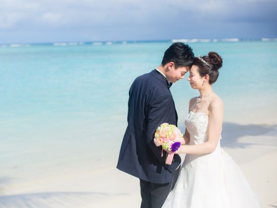 グアム　チャペル＆ビーチフォトパッケージ　ブルーアステール （ドレス＆タキシード・メイク・チャペル内・外、ビーチ撮影）