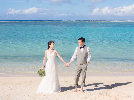 グアム　憧れのビーチフォトパッケージ　最高の笑顔を写真に！（ドレス＆タキシード・メイク・ビーチ撮影）