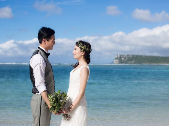 グアム　憧れのビーチフォトパッケージ　最高の笑顔を写真に！（ドレス＆タキシード・メイク・ビーチ撮影）