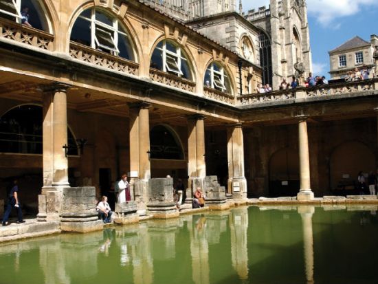 列車で行く 世界遺産の街 バース日帰り観光ツアー　ローマ浴場博物館入場チケット付＜ロンドン発＞