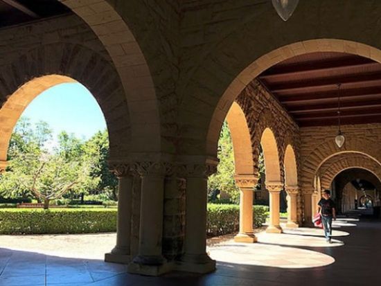 スティーブ・ジョブズ ゆかりのスポットへ！シリコンバレーのIT企業等10か所以上を巡る＜日本語ガイド＞