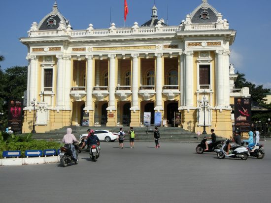 ハノイ市内観光  世界遺産 タンロン遺跡など見どころを効率良く巡る＜午前／日本語／嬉しい人気店でのフォーの昼食付／アフタヌーンティープランあり＞