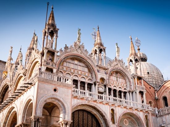 ヴェネツィア市内観光ツアー　サンマルコ寺院＆ドゥカーレ宮殿に入場！ ＜マルコポーロ空港お迎え付き／ゴンドラ遊覧プランあり／市内観光：日本語ガイド＞