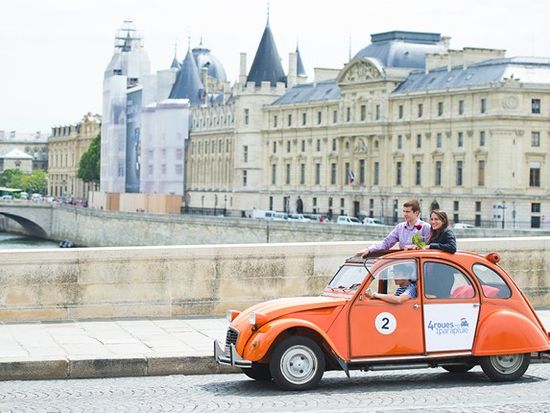 citroen 2cv in paris