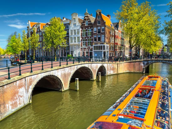 Amsterdam_canal_boat_shutterstock_662087905