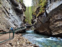 Canada_Banff_Johnston Canyon_shutterstock_527038360