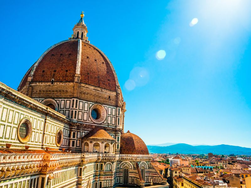 Italy_Florence_Bassilica_di_Santa_Maria_del_Fiore_Saint_Mary_of_the_Flower_shutterstock_226789231