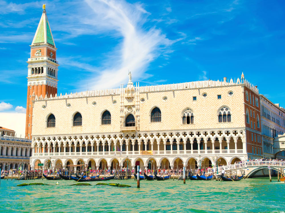 Italy_Venice_Doge-Palace_shutterstock_687023041