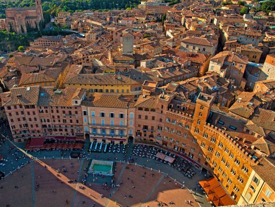 トスカーナ地方 1日観光ツアー　世界遺産シエナ歴史地区＆サン・ジミニャーノ歴史地区＆ワイナリー訪問 ＜貸切／現地語ドライバー＞