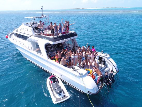 慶良間シュノーケリング　クルージングしながらサンゴ礁の美しいポイントへ！＜半日／那覇発＞