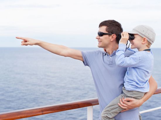 ホエールウォッチングクルーズ 　大型カタマラン船を利用！午前または午後から選べる＜12～4月／軽食＆ドリンク飲み放題付き／マアラエア港発＞