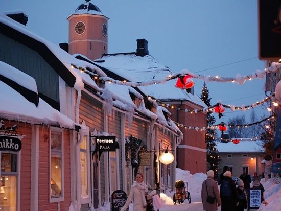 旧市街の美しい古都 ポルヴォー半日観光ツアー＜日本語／昼食付／ヘルシンキ発＞