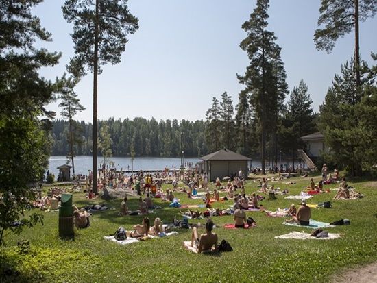 フィンランド伝統サウナツアー 「クーシヤルヴィ・サウナ」で貴重なスモークサウナを湖畔で体験＜午後／日本語ガイド／ヘルシンキ発＞