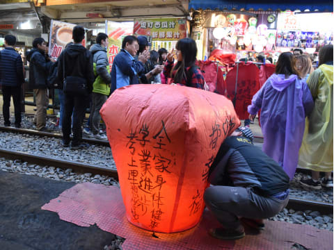 夜の九份 ・十分（天燈上げ）ツアー　16時台集合！フォトジェニックな2箇所の定番スポット観光＜午後／日本語ガイド／士林夜市で解散可＞