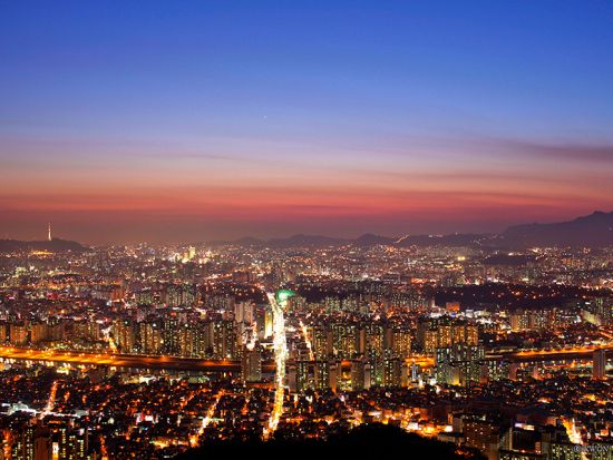 ソウル・ナイトショッピングツアー　新ランドマーク！ソウルスカイ展望台からの夜景観賞＋東大門市場ショッピング＜日本語ガイド／明洞または東大門解散／貸切プランあり＞