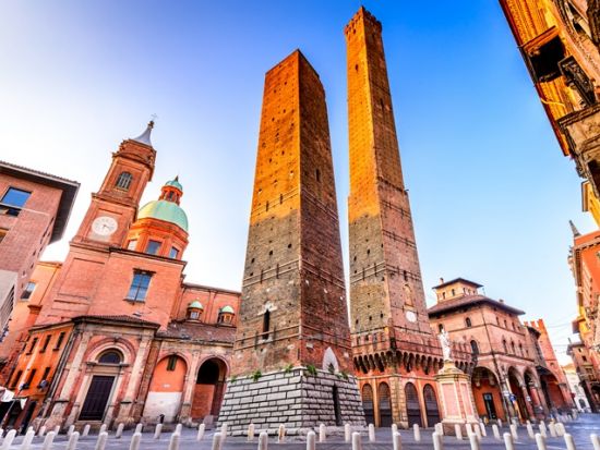 フェラーリ博物館＆世界遺産のある都市ボローニャ　日帰り観光ツアー ＜貸切／ヴェネツィア発＞