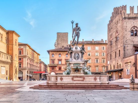 フェラーリ博物館＆世界遺産のある都市ボローニャ　日帰り観光ツアー ＜貸切／ヴェネツィア発＞