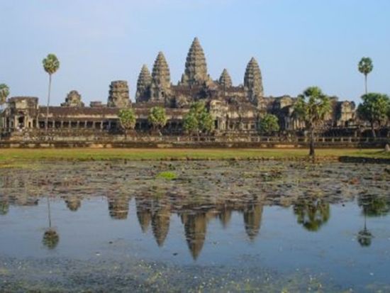 アンコール・ワット＆タ・プローム観光ツアー　5ッ星ホテルの豪華ハイティー付き ＜貸切／日本語ガイド／1日／昼食付き＞