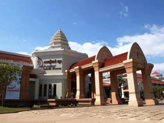 アンコール・ワット＋アンコール・トム＋国立博物館 歴史を学ぶ1日 トゥクトゥクまたは専用車で巡る＜1日／昼食／日本語ガイド／貸切＞ ※朝日鑑賞オプション有