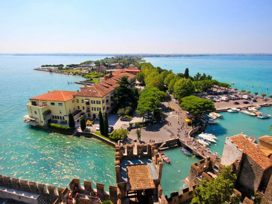 恋愛成就のパワースポット！恋人たちの聖地ヴェローナ＆湖水地方ガルダ湖 1日観光ツアー＜英語／ミラノ発＞