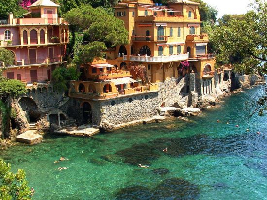 海運都市ジェノヴァ＋リヴィエラの町ポルトフィーノ日帰り観光ツアー＜4～11月／ミラノ発＞