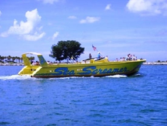 クリアウォータービーチ　送迎バスサービス ＜スピードボート体験などオプション付きのプランあり／英語ドライバー＞