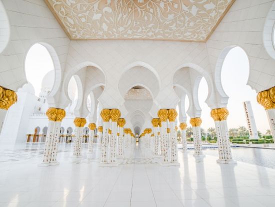 【混載】ドバイ発アブダビヘリテージツアー　必見スポット満喫＋世界に誇る建築美を堪能！グランド・モスク＋カスル・アル・ワタン＋車窓観光＜混載／英語／終日／ドバイ発