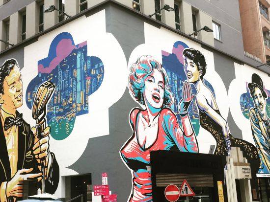 香港 フォトジェニック街歩きツアー　香取慎吾さんが手がけた壁画のスポットも観光＆名店エッグタルトの試食付き ＜午前／日本語ガイド＞