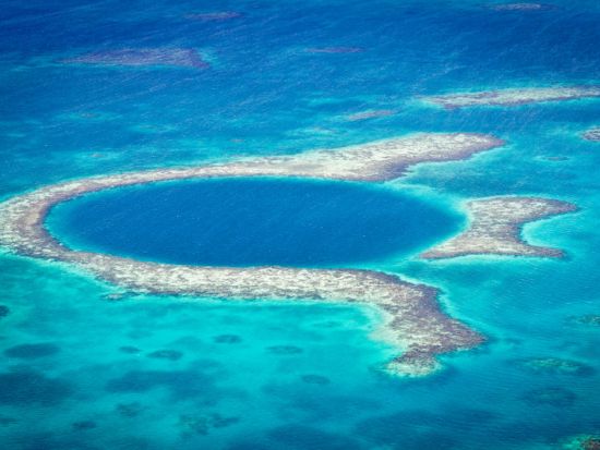 世界遺産でシュノーケル！ブルーホールシュノーケリングツアー＜英語インストラクター／サンペドロまたはキーカーカー発＞