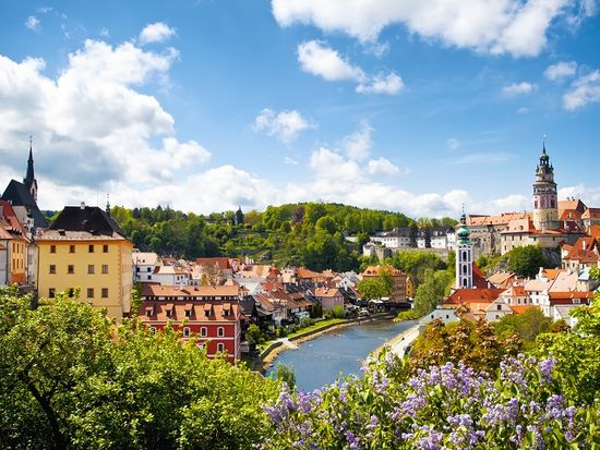 Czech_Republic_Cesky_Krumlov_Castle_River_City_shutterstock_245107864