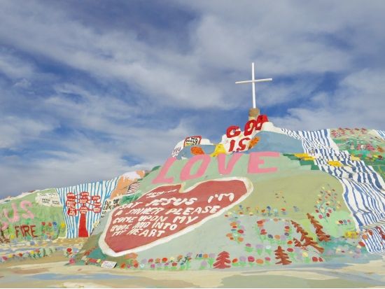 サルベーションマウンテン＆ジョシュアツリー国立公園　日帰り観光ツアー ＜日本語ガイド＞ 