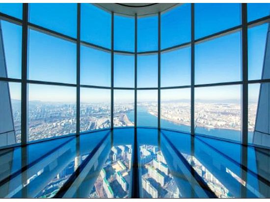 ソウル市内観光ツアー　景福宮＋守門将交代式＋北村＋青瓦台＋ソウルスカイ展望台＋コエックス・ビョルマダン図書館でたっぷり自由時間あり＜1日／日本語ガイド＞