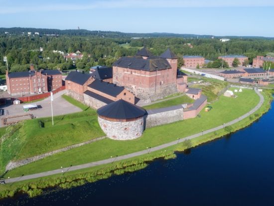 イッタラ社工場 お買い物日帰りツアー＜貸切／日本語ガイド／ヘルシンキ発＞