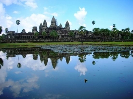 【混載】アンコールワット＋トム2大遺跡巡りツアー プノンバケンから夕日鑑賞＜1日／クメールランチ／日本語ガイド＞