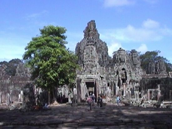 【混載】アンコールワット＋トム2大遺跡巡りツアー プノンバケンから夕日鑑賞＜1日／クメールランチ／日本語ガイド＞