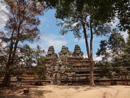 バンテアイスレイとアンコール遺跡群＜昼食付き＞(シェムリアップ発)