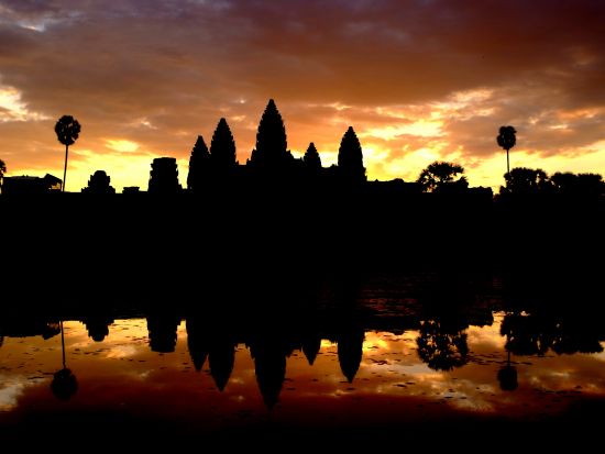 アンコールワット 2泊3日ツアー 三大遺跡観光＋朝日夕日鑑賞＜航空券＆ホテル宿泊＆食事付／ハノイ発＞