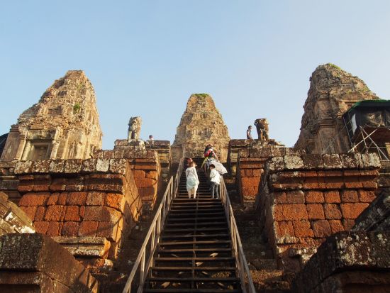 アンコールワット 2泊3日ツアー 三大遺跡観光＋朝日夕日鑑賞付き＜航空券＆ホテル宿泊＆食事付／ホーチミン発＞