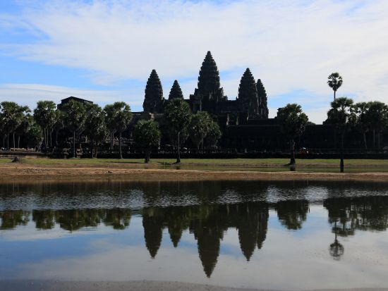 アンコールワット 2泊3日ツアー 三大遺跡観光＋朝日夕日鑑賞付き＜航空券＆ホテル宿泊＆食事付／ホーチミン発＞