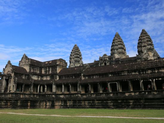 アンコールワット 2泊3日ツアー 三大遺跡観光＋朝日夕日鑑賞付き＜航空券＆ホテル宿泊＆食事付／ホーチミン発＞