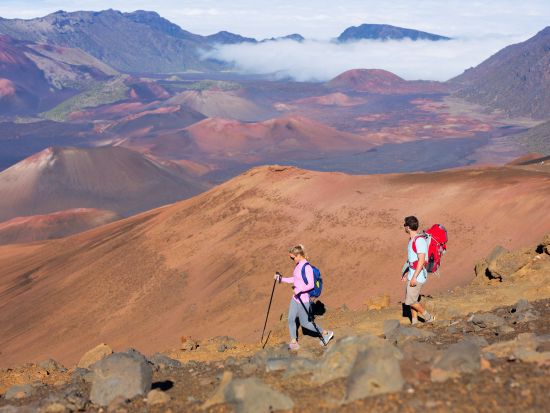 ハレアカラ山頂 クレーターハイキングツアー　中級向け6.5kmハイキング ＜木曜限定／英語ガイド／軽食＆昼食付き＞
