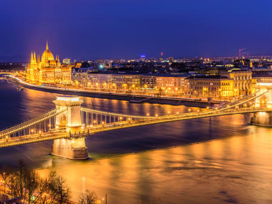 Budapest_Danube-River_Night