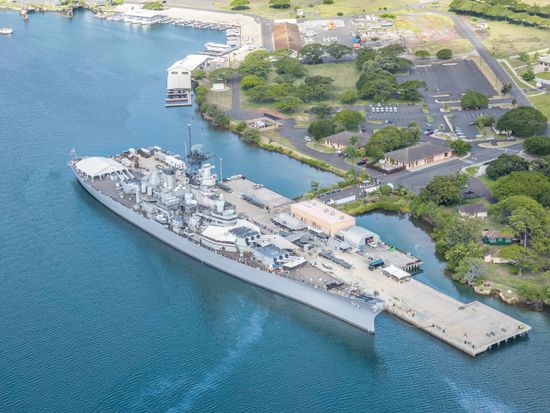 USA_Hawaii_USS-Missouri_shutterstock_498847792