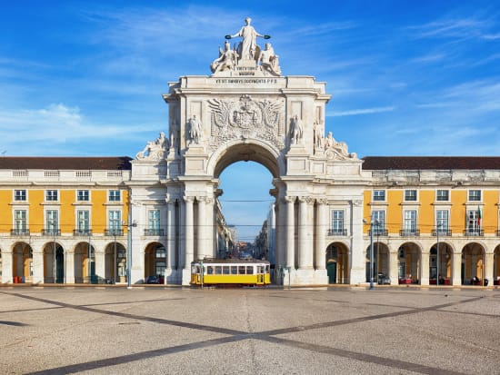 Portugal_Lisbon_Praca-do-Comercio_shutterstock
