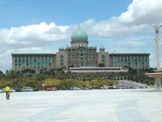 行政都市プトラジャヤ　半日観光ツアー　プトラジャヤ湖クルーズ付き ＜日本語ガイド／クアラルンプール発＞