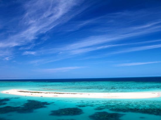 ミコマス・ケイ セーリングクルーズ　美しいサンゴ礁に囲まれた白砂の島で過ごす贅沢な1日 ＜ビュッフェランチ／無料スノーケリング・半潜水艦体験付き＞