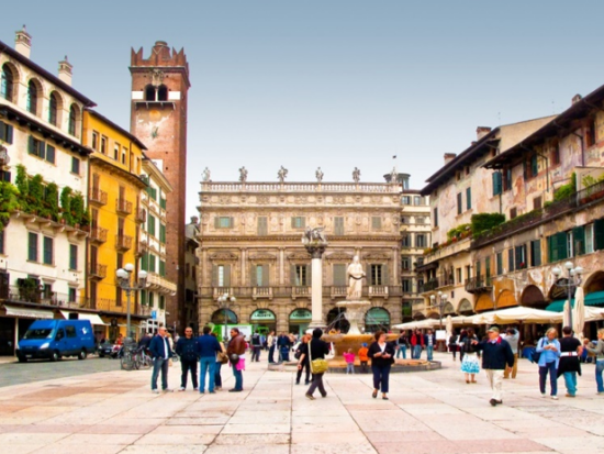 列車で行く ヴェローナ日帰りツアー ＜貸切／日本語アシスタント＞